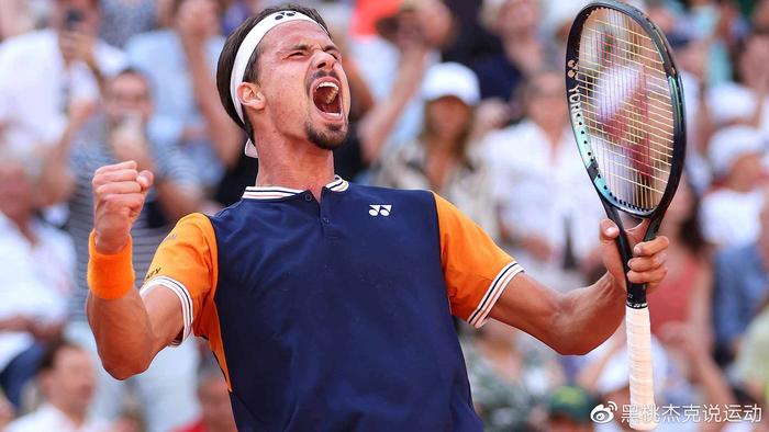 尽管他在英 尽管他在英