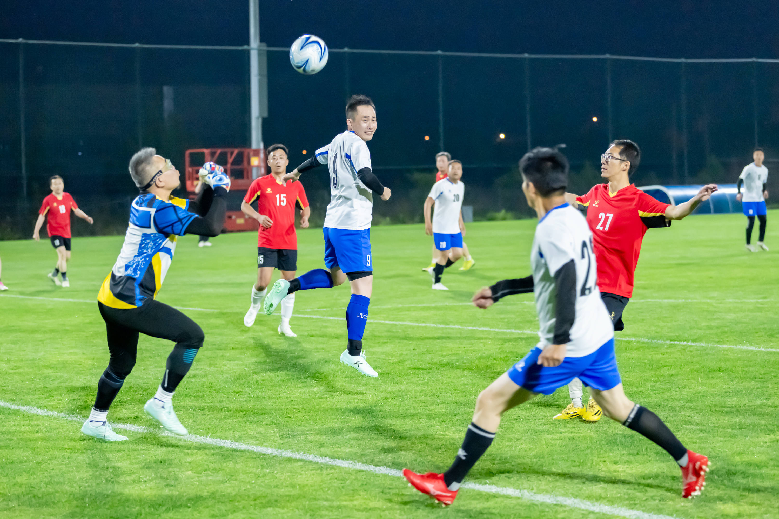 他认为休斯 他认为休斯